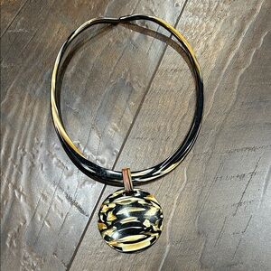 Elegant Black and Gold Pendant Necklace